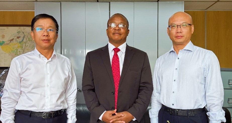 集團董事長王平衛拜會津巴布韋新任礦業部長波萊特&middot;坎巴穆拉